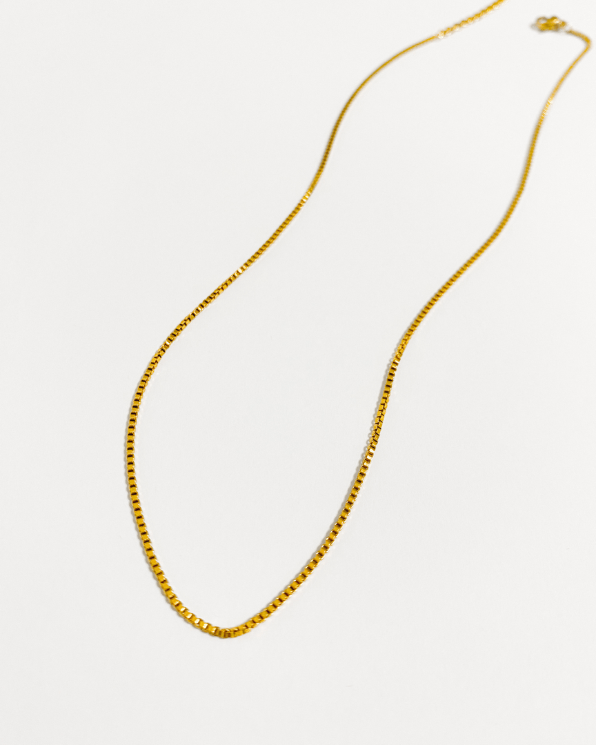 Collier minimaliste fin plaqué or