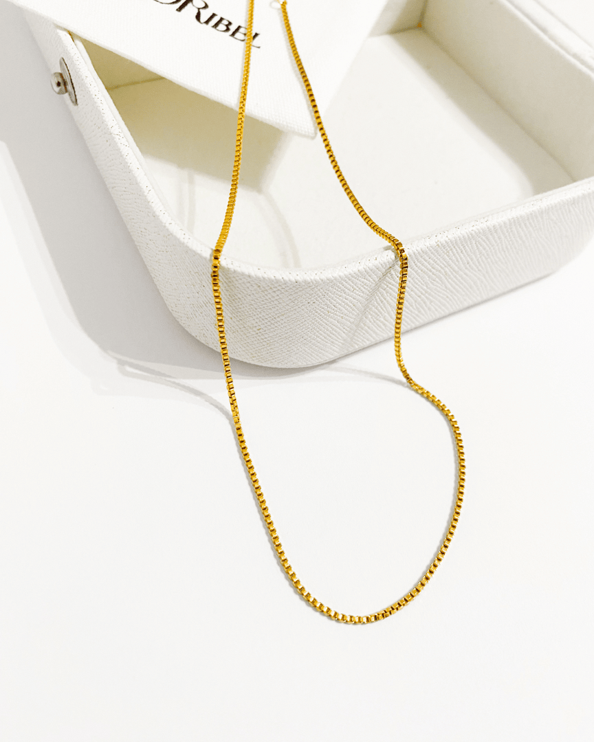Collier minimaliste fin plaqué or